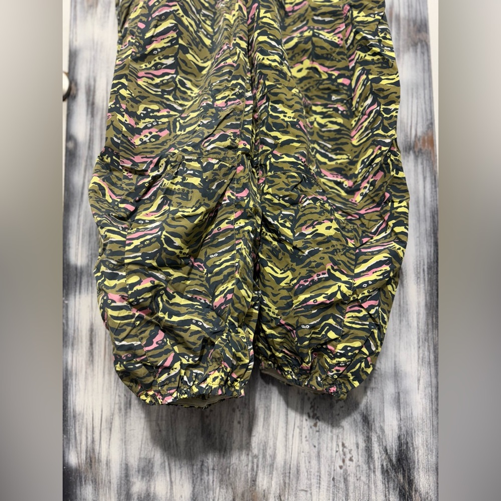 Free People Movement Zephyr Printed Pants Balloon Inspired Silhouette ~NWOT - Picture 7 of 12
